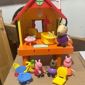 Peppa Pig Colorful Playhouse with Figures